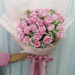 ช่อดอกกุหลาบสีชมพูเข้ม