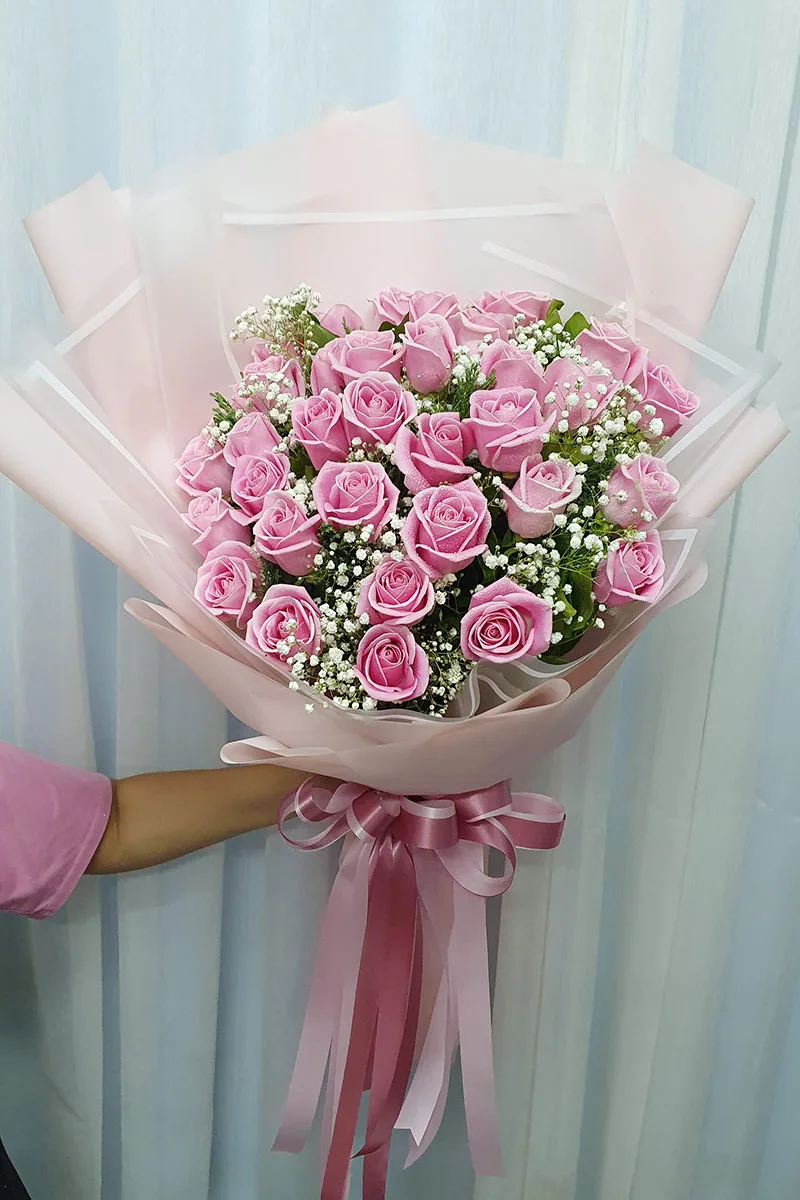 ช่อดอกกุหลาบสีชมพูเข้ม