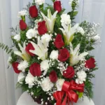 กระเช้าดอกไม้สีแดง ดอกกุหลาบ