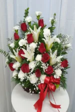 กระเช้าดอกไม้สีแดง ดอกกุหลาบ