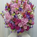 แจกันดอกไม้สดสีม่วง