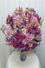 แจกันดอกไม้สดสีม่วง