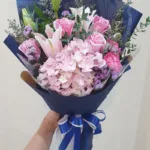 ช่อดอกไม้สดสีชมพู