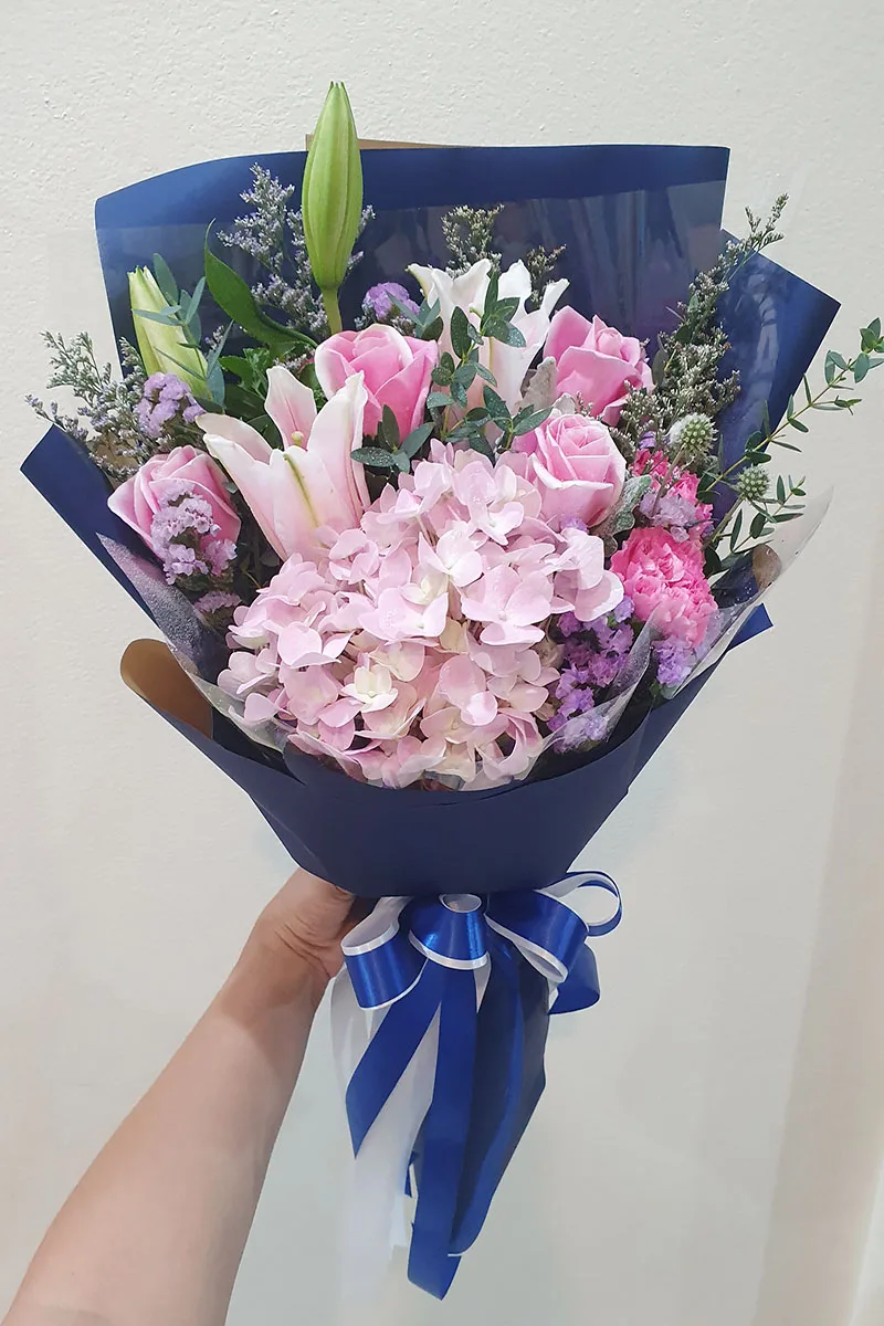 ช่อดอกไม้สีชมพู ช่อดอกไม้สดสีชมพู