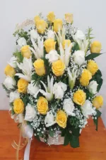 กระเช้าดอกไม้สดสีเหลือง