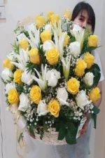 กระเช้าดอกไม้สีเหลือง