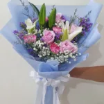 ช่อรวมดอกลิลลี่กุหลาบ