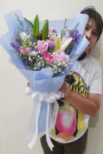 ช่อรวมดอกลิลลี่กุหลาบ