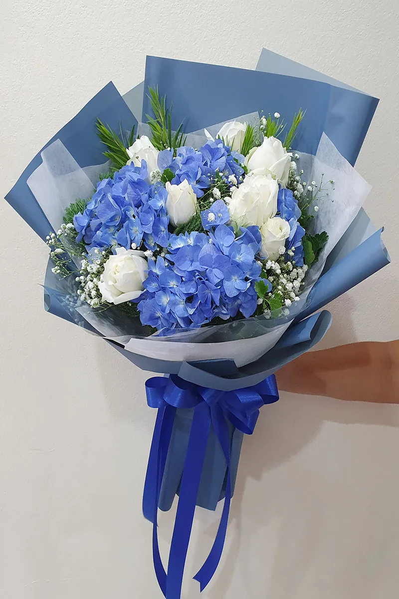 ช่อดอกไฮเดรนเยียฟ้าดอกกุหลาบ ช่อดอกไฮเดรนเยียสีฟ้า