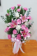 แจกันดอกไม้สดสีชมพู