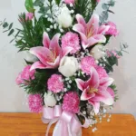 แจกันดอกไม้สดสีชมพู