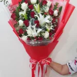 ช่อดอกไม้สดสีแดงช่อใหญ่