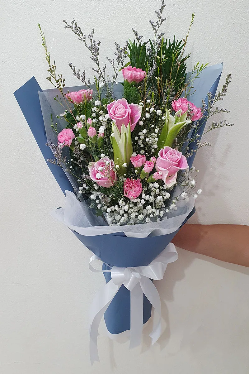 ช่อดอกไม้สดสีชมพู