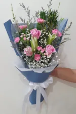 ช่อดอกไม้สดสีชมพู