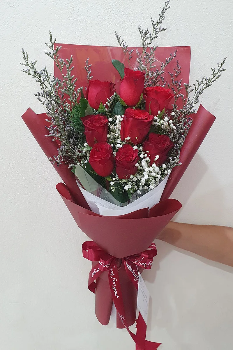 ช่อดอกกุหลาบแดง8ดอกห่อสีแดง ช่อดอกกุหลาบแดง8ดอก