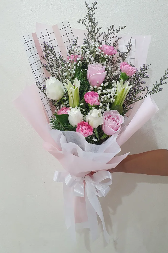 ช่อดอกไม้สดสีชมพู