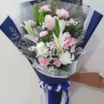 ช่อดอกไม้สดสีชมพู