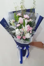 ช่อดอกไม้สดสีชมพู