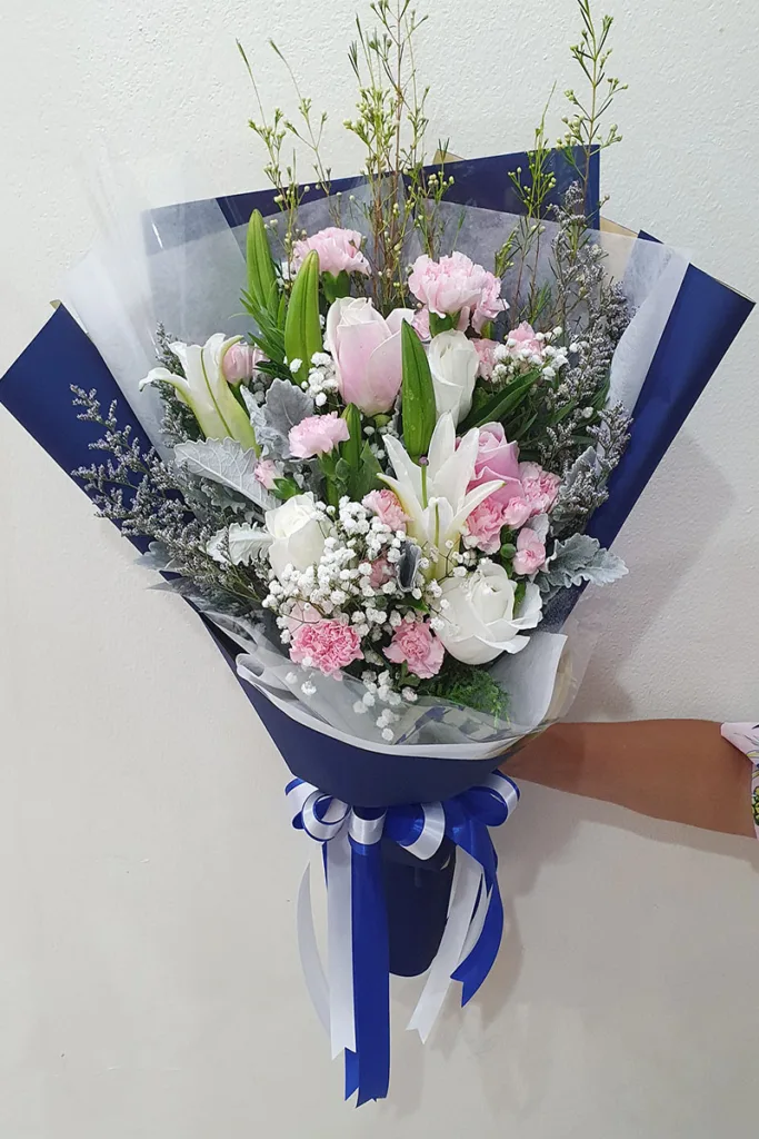 ช่อดอกไม้สดสีชมพู