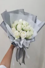 ช่อดอกกุหลาบขาว