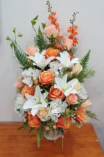 แจกันดอกไม้ประดิษฐ์สีส้ม