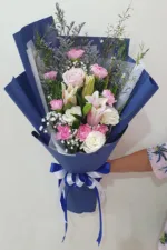 ช่อดอกไม้สดสีชมพู