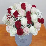 แจกันดอกกุหลาบคละสี