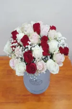 แจกันดอกกุหลาบคละสี