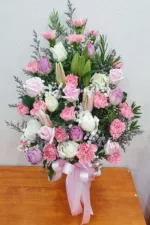 แจกันดอกไม้สดสีชมพู