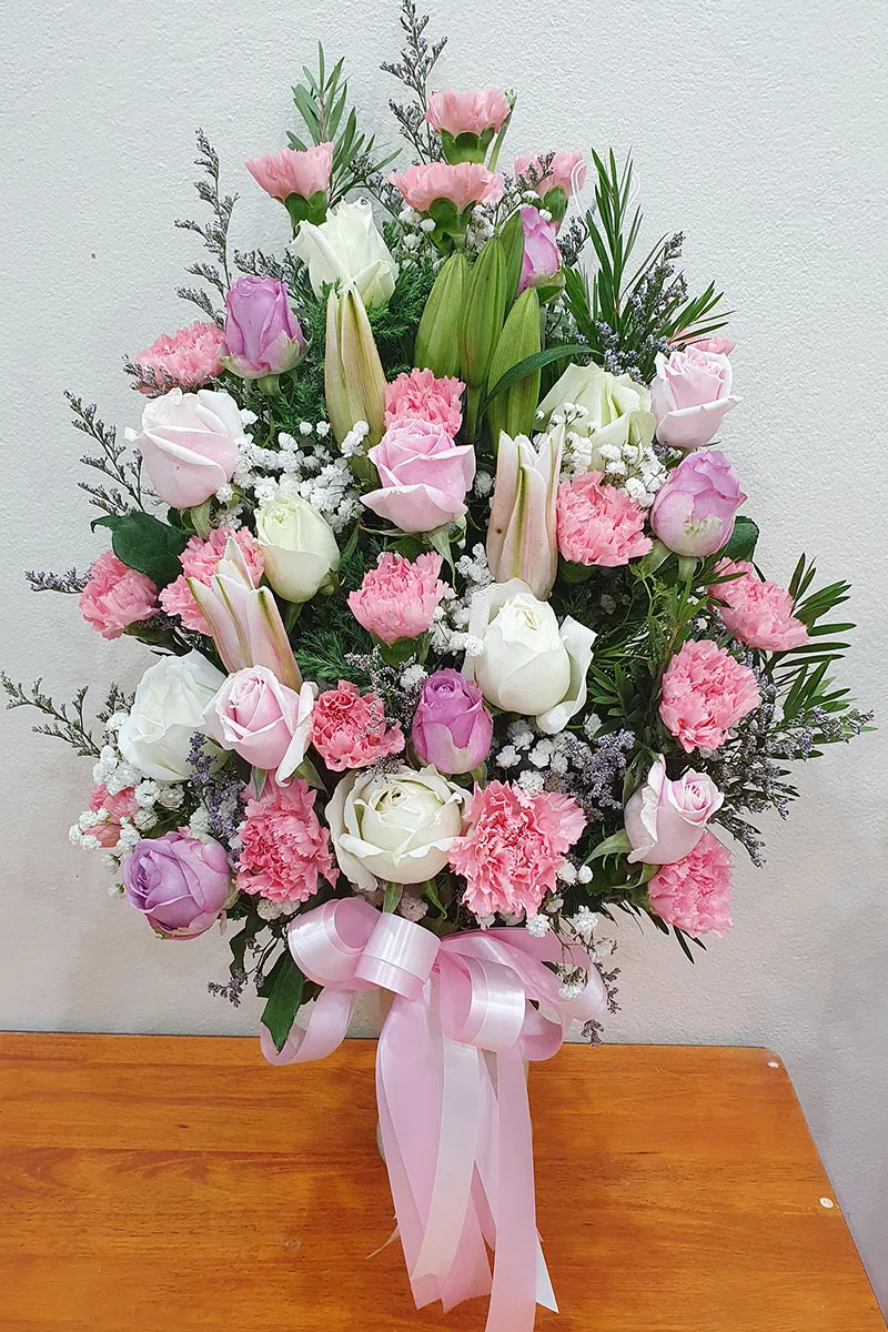 แจกันดอกไม้สดสีชมพู แจกันดอกไม้สดสีชมพู