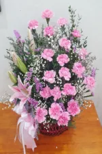 กระเช้าดอกไม้สีชมพู ดอกคาเนชั่นชมพู