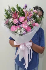 ช่อดอกไม้สีชมพูดอกคาเนชั่น