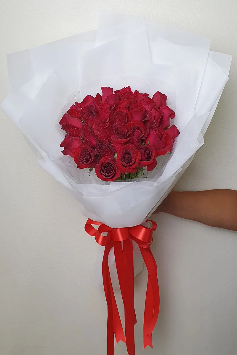 ช่อดอกกุหลาบแดงห่อสีขาว ช่อดอกกุหลาบแดง26ดอก