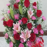 กระเช้าดอกไม้สดสีแดง