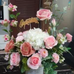 แจกันดอกไม้ประดิษฐ์สีชมพู