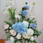 แจกันดอกไม้ประดิษฐ์สีฟ้าขาว
