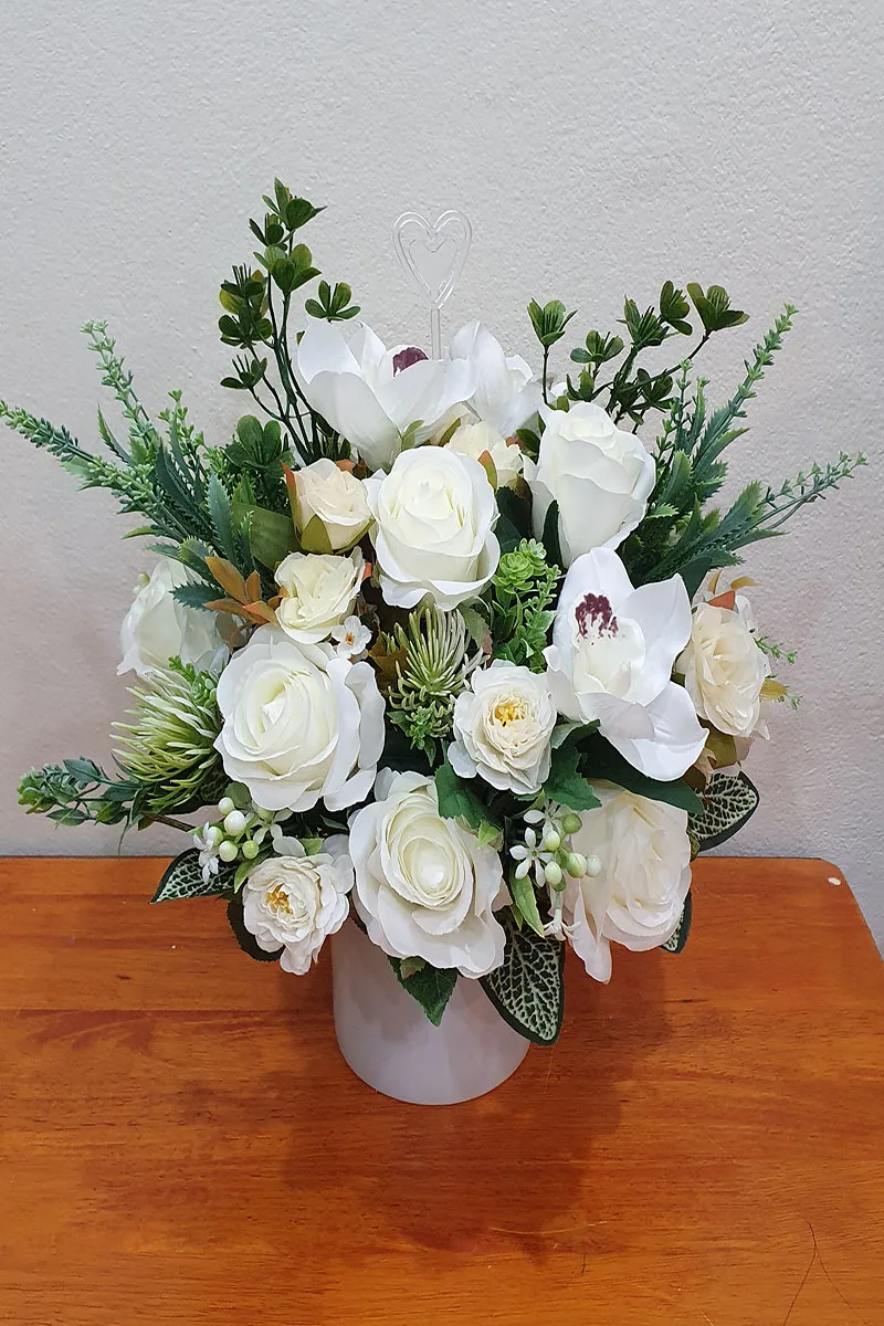 แจกันดอกไม้ประดิษฐ์ตั้งโต๊ะ