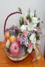 กระเช้าผลไม้ดอกไม้สด