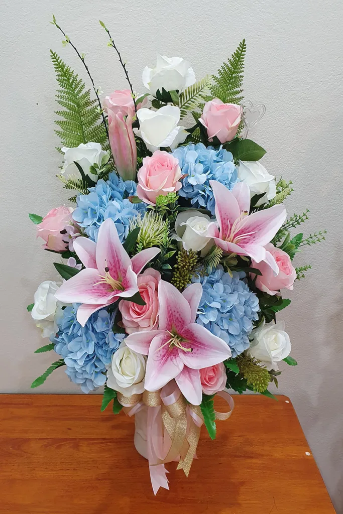 แจกันดอกไม้ประดิษฐ์