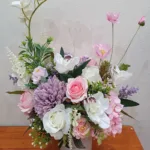 แจกันดอกไม้ประดิษฐ์สีม่วง