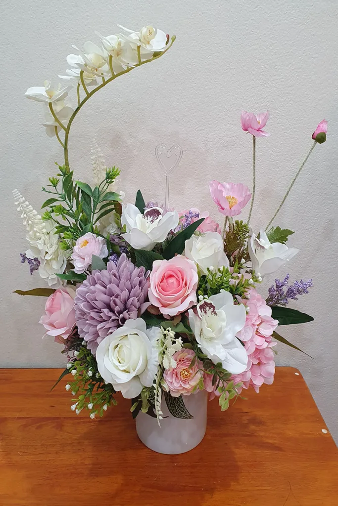 แจกันดอกไม้ประดิษฐ์สีม่วง