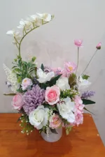 แจกันดอกไม้ประดิษฐ์สีม่วง