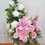 แจกันดอกไม้ประดิษฐ์สีชมพู