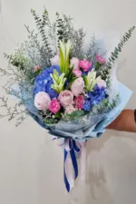 ช่อดอกไม้สีฟ้าชมพู