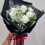 ช่อดอกกุหลาบขาว