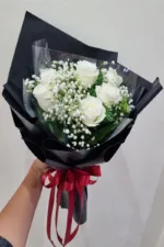 ช่อดอกกุหลาบขาว