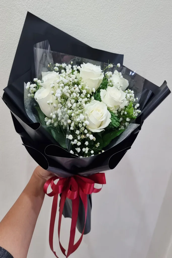 ช่อดอกกุหลาบขาว