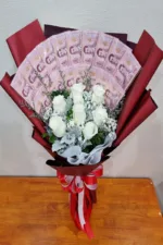 ช่อเรียงแบงค์ร้อยในช่อดอกกุหลาบ