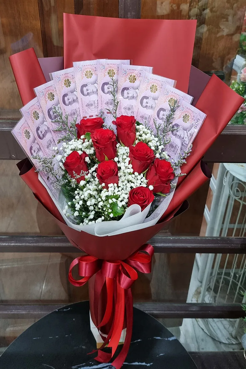 ช่อดอกกุหลาบเรียงแบงค์500 ช่อเรียงแบงค์ในช่อดอกกุหลาบ