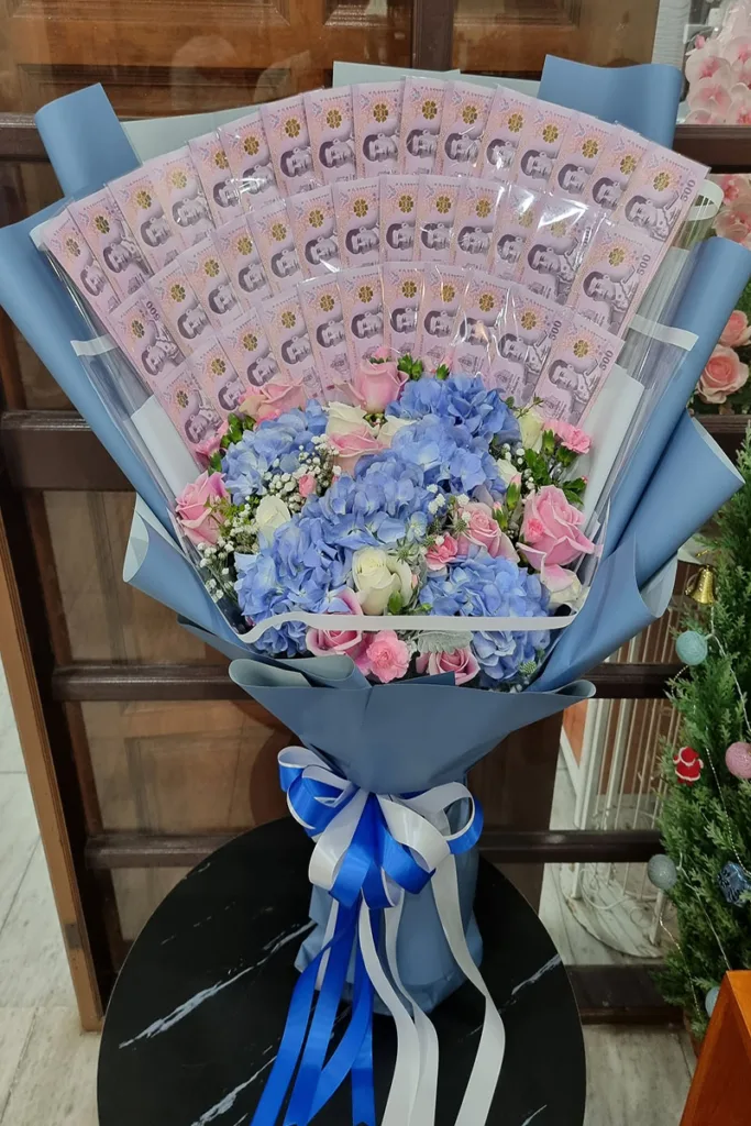 ช่อเรียงแบงค์ในช่อดอกไม้สด